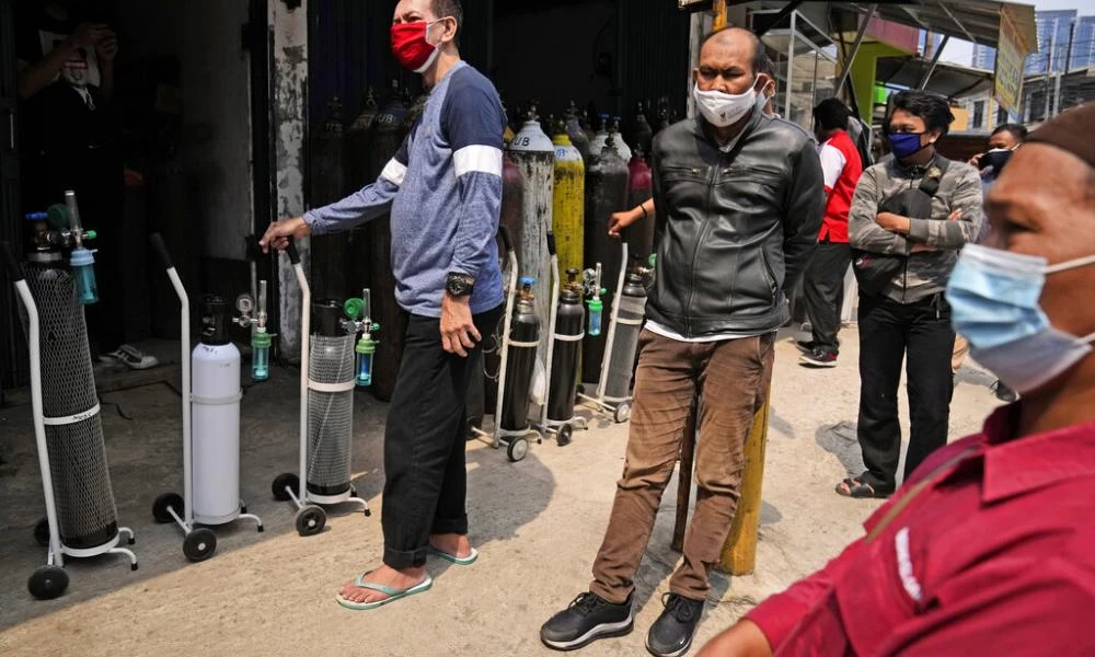 Ινδονησία: Στα ύψη η παραγωγή οξυγόνου λόγω των θανάτων από κορονοϊό